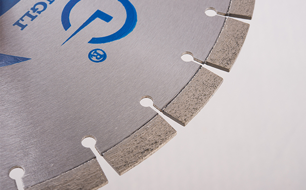 混凝土切割機(jī)切割片的安全操作介紹 混凝土切割機(jī)切割片的安全操作介紹