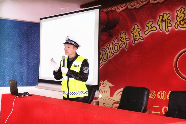 遵守交規(guī) 平安你我——湖北昌利公司開展“道路交通安全知識(shí)”培訓(xùn) 遵守交規(guī) 平安你我——湖北昌利公司開展“道路交通安全知識(shí)”培訓(xùn)