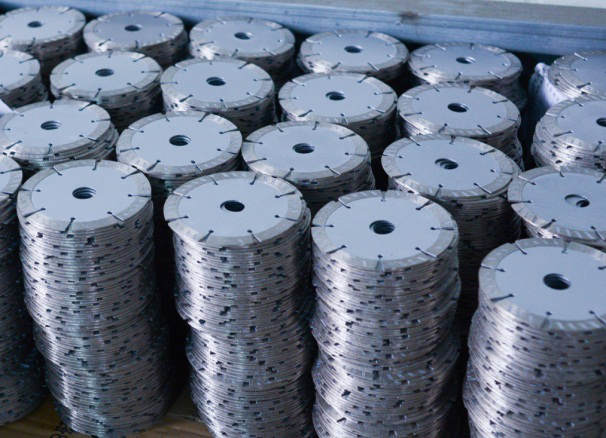 你知道石材專用鋸片冷卻潤(rùn)滑劑由哪些物質(zhì)組成的嗎?