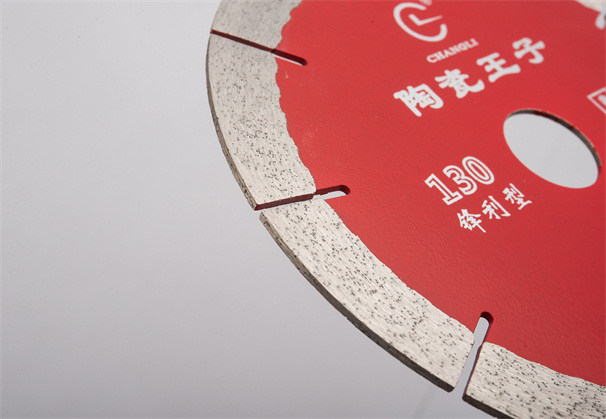 我國瓷磚切割片加工的瓷磚外墻在發(fā)展中有哪些阻礙性問題呢？